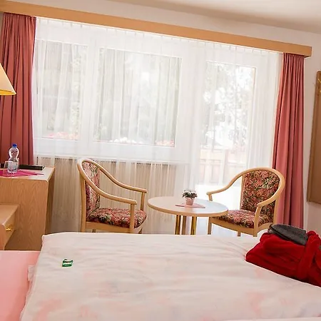 Wellness- Und Schneesporthotel Christiania סאס-אלמאגל